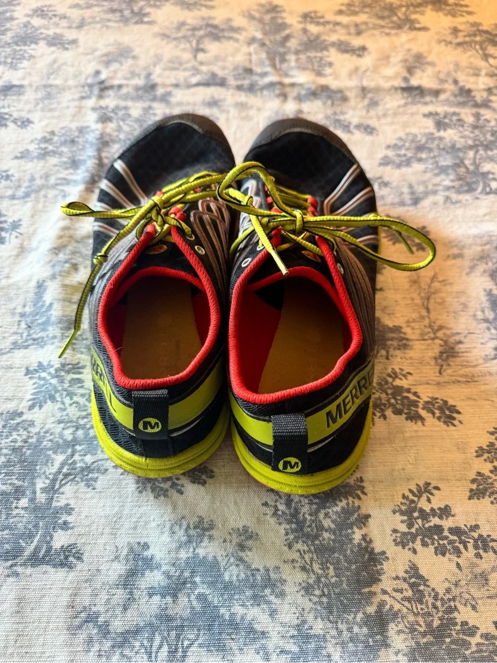 Merrell road glove shoes